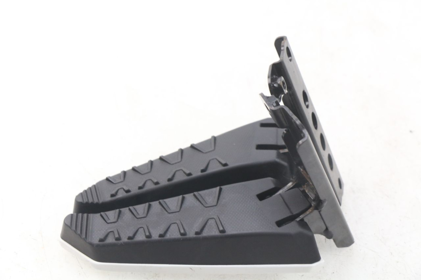 photo de PAR REPOSAPIES TRASERA MBK MW TRYPTIK 125 (2017 - 2022) - Marcados y referencias originales