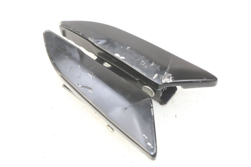 photo de PAR DE APOYAPIÉS TRASEROS PIAGGIO NEW TYPHOON 50 (2018 - 2021) - Zoom estado de uso