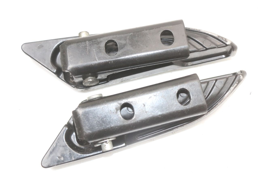 photo de PAR DE APOYAPIÉS TRASEROS PIAGGIO NEW TYPHOON 50 (2018 - 2021) - Primer plano técnico