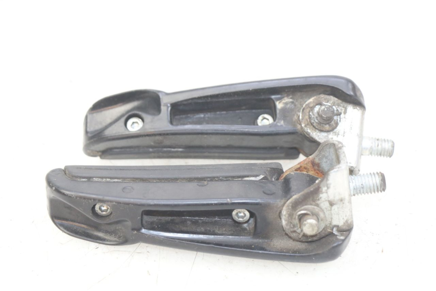 photo de PAR DE APOYAPIÉS TRASEROS GILERA NEXUS 125 (2007 - 2009) - Zoom estado de uso