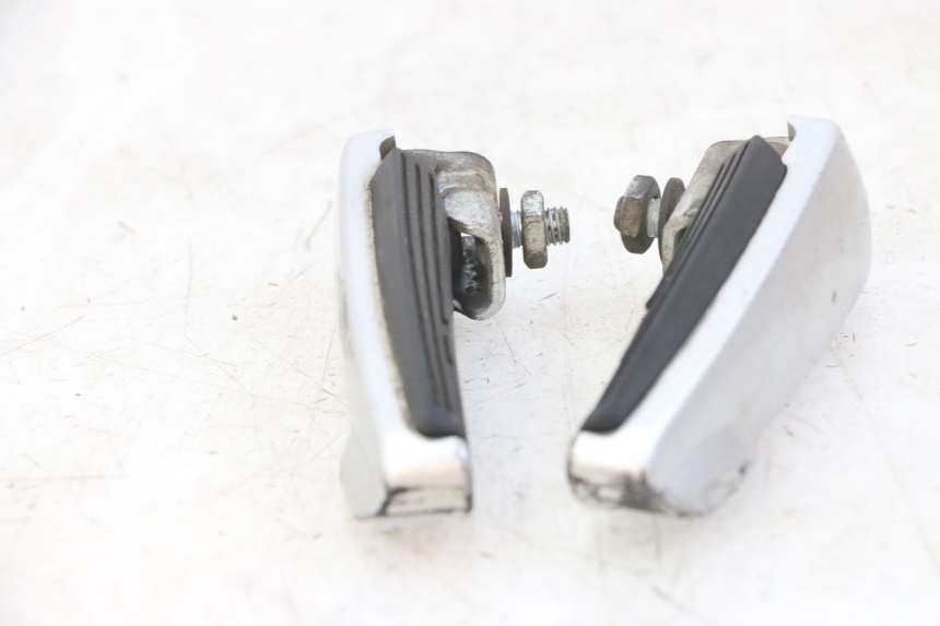 photo de PAR DE REPOSAPIÉS TRASEROS GILERA NEXUS 125 (2009 - 2013) - Zoom estado de uso