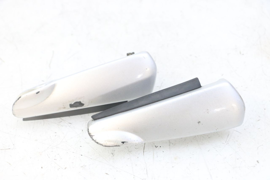 photo de PAR DE REPOSAPIÉS TRASEROS GILERA NEXUS 125 (2009 - 2013) - Primer plano técnico