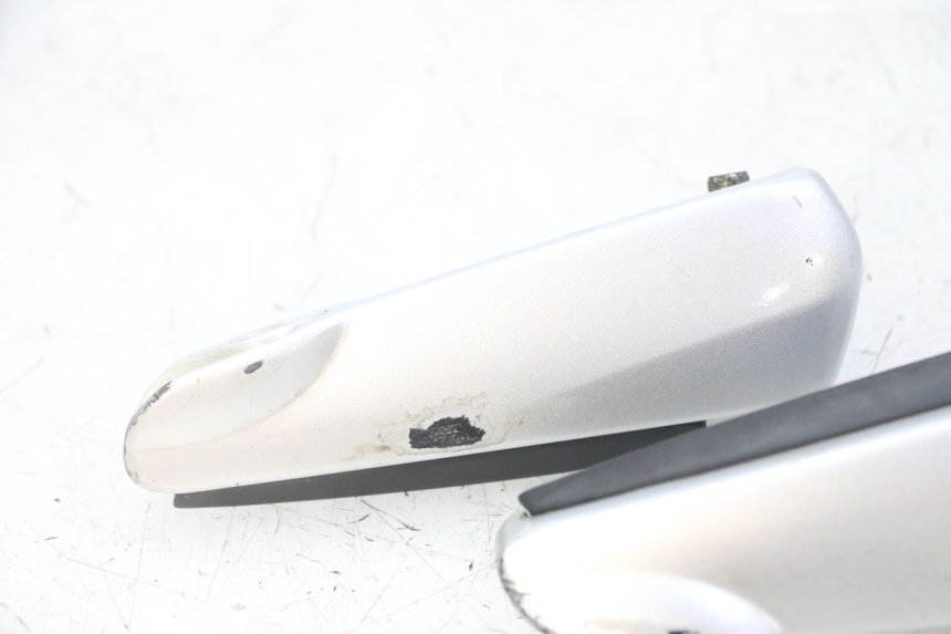 photo de PAR DE REPOSAPIÉS TRASEROS GILERA NEXUS 125 (2009 - 2013) - Vista general del producto