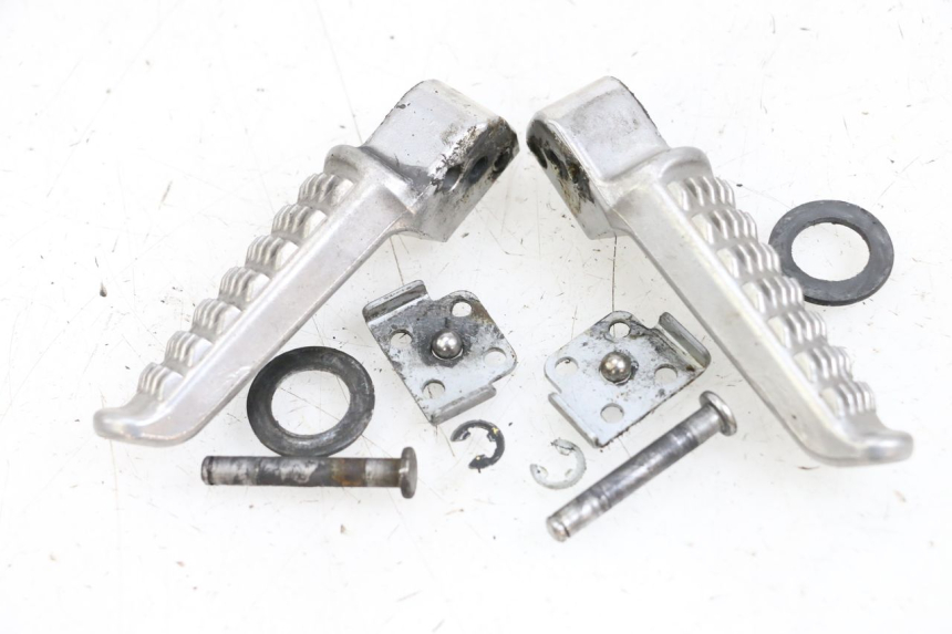 photo de PAR REPOSAPIES TRASERA KAWASAKI NINJA 400 (2018 - 2023) - Detalle de la pieza