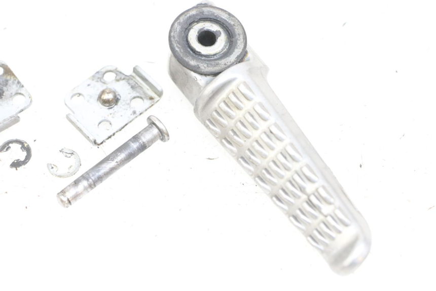 photo de PAR REPOSAPIES TRASERA KAWASAKI NINJA 400 (2018 - 2023) - Detalles de los puntos de fijación