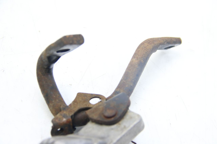 photo de PAR DE APOYAPIÉS TRASEROS SELECT UP OCTALIS 125 (2007 - 2012) - Detalle de la pieza