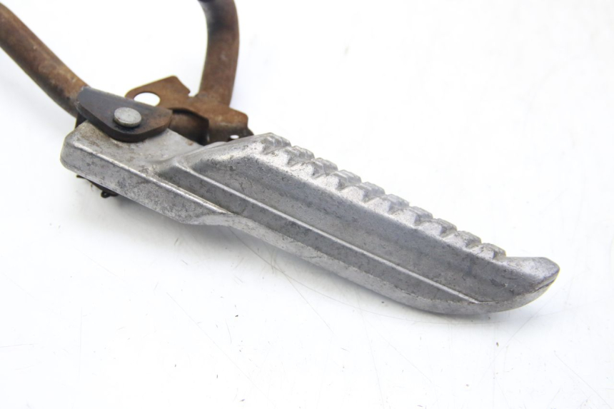 photo de PAR DE APOYAPIÉS TRASEROS SELECT UP OCTALIS 125 (2007 - 2012) - Detalles de los puntos de fijación