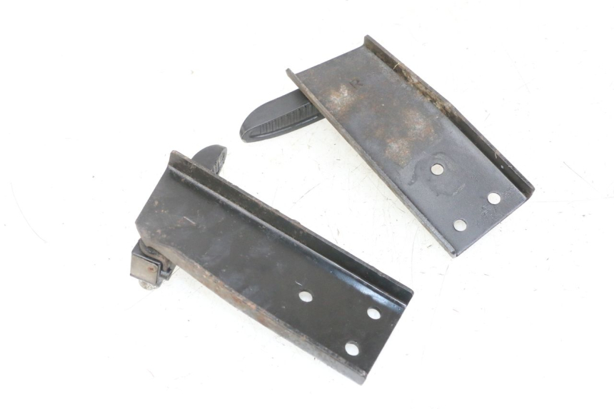 photo de PAR REPOSAPIES TRASERA JM MOTORS OLDIES GT 4T 50 (2018 - 2025) - Detalle de la pieza