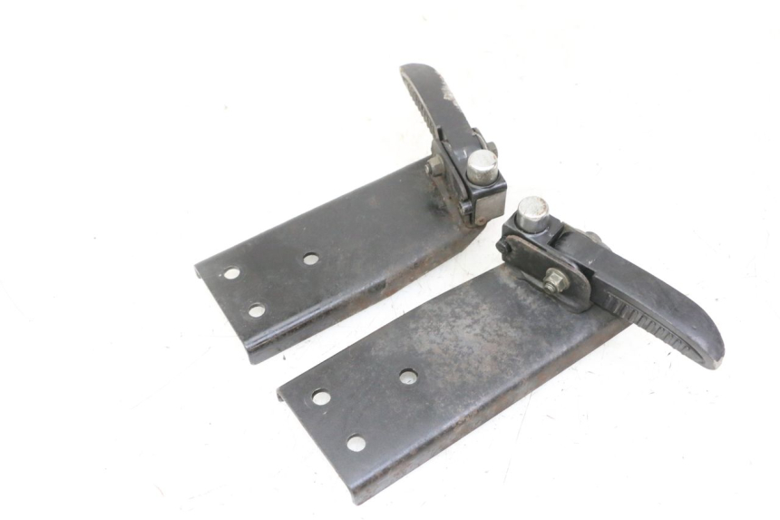 photo de PAR REPOSAPIES TRASERA JM MOTORS OLDIES GT 4T 50 (2018 - 2025) - Primer plano técnico