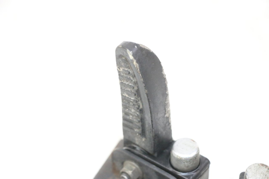 photo de PAR REPOSAPIES TRASERA JM MOTORS OLDIES GT 4T 50 (2018 - 2025) - Detalles de los puntos de fijación