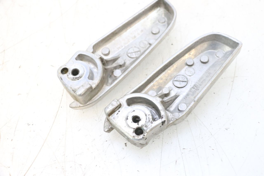 photo de PAR REPOSAPIES TRASERA HONDA PCX (JF57/JF64) 125 (2014 - 2018) - Primer plano técnico