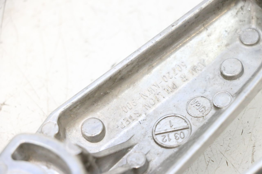 photo de PAR REPOSAPIES TRASERA HONDA PCX (JF57/JF64) 125 (2014 - 2018) - Detalles de los puntos de fijación