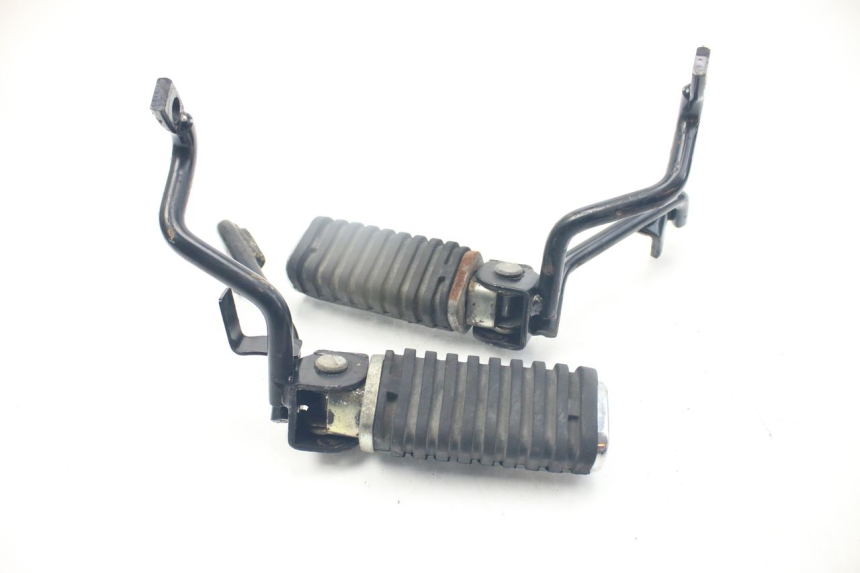 photo de PAR DE APOYAPIÉS TRASEROS KYMCO PEOPLE 250 (2004 - 2008) - Primer plano técnico