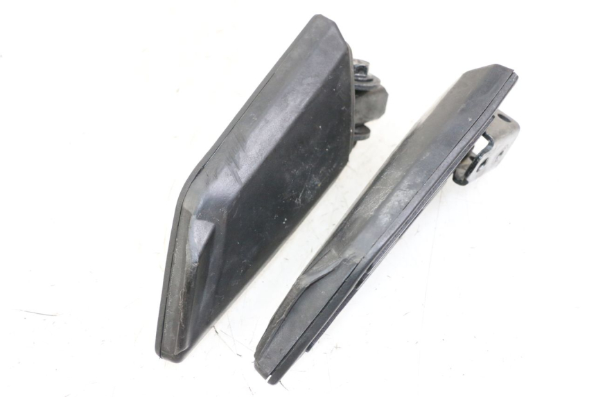 photo de PAR DE APOYAPIÉS TRASEROS PEUGEOT KISBEE 4T 50 (2018 - 2022) - Zoom estado de uso