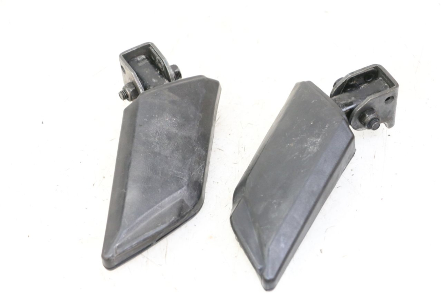 photo de PAR DE APOYAPIÉS TRASEROS PEUGEOT KISBEE 4T 50 (2018 - 2022) - Vista general del producto