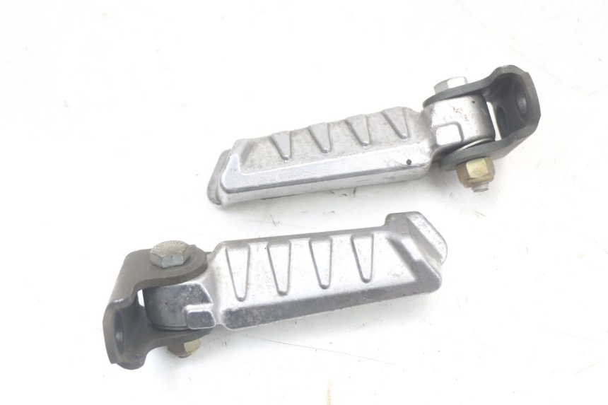 photo de PAR DE APOYAPIÉS TRASEROS PEUGEOT LUDIX 50 (2005 - 2007) - Zoom estado de uso