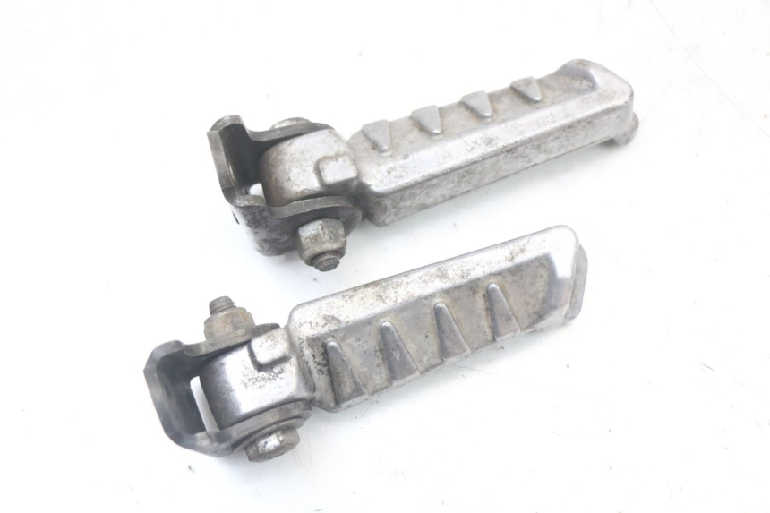 photo de PAR DE APOYAPIÉS TRASEROS PEUGEOT LUDIX 50 (2005 - 2007) - Zoom estado de uso