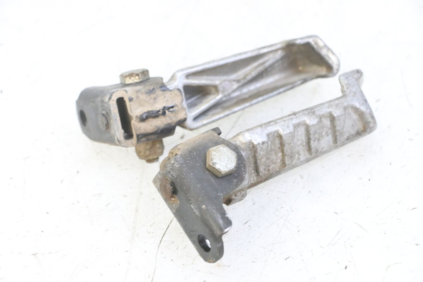 photo de PAR REPOSAPIES TRASERA PEUGEOT LUDIX ONE 50 (2005 - 2008) - Zoom estado de uso