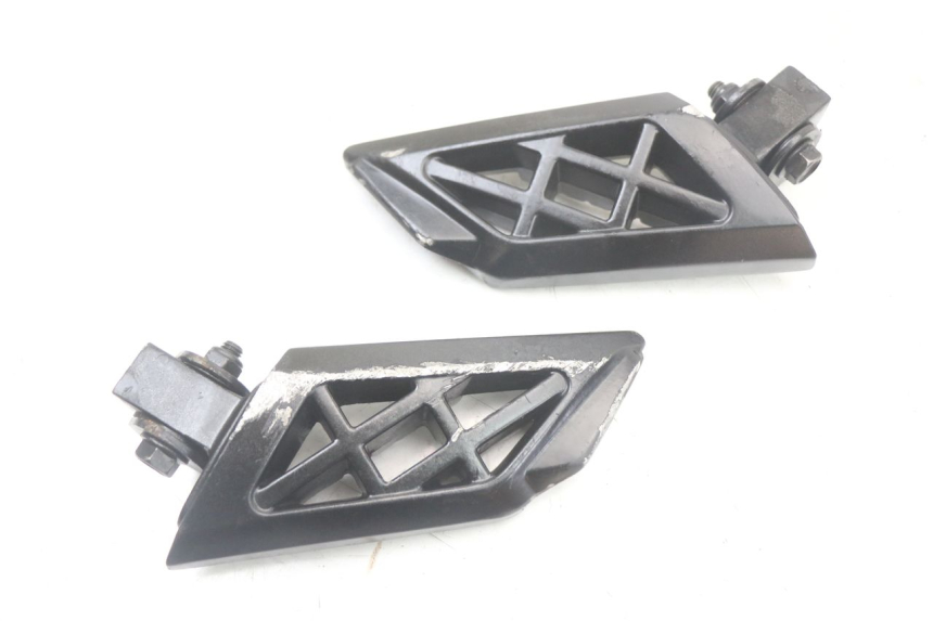 photo de PAR REPOSAPIES TRASERA PEUGEOT STREETZONE 4T 50 (2018 - 2023) - Detalle de la pieza