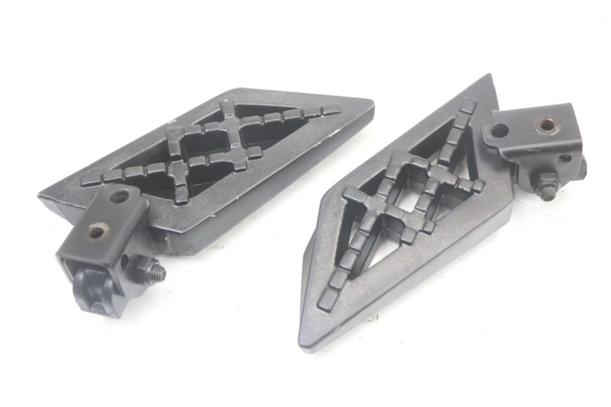 photo de PAR REPOSAPIES TRASERA PEUGEOT STREETZONE 4T 50 (2018 - 2023) - Zoom estado de uso