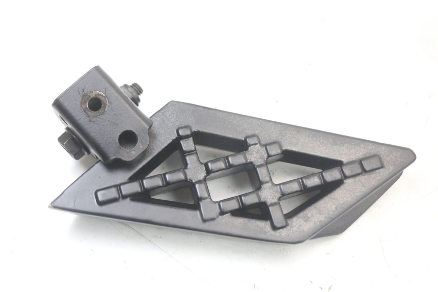 photo de PAR REPOSAPIES TRASERA PEUGEOT STREETZONE 4T 50 (2018 - 2023) - Otra perspectiva