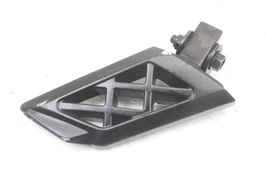 photo de PAR REPOSAPIES TRASERA PEUGEOT STREETZONE 4T 50 (2018 - 2023) - Primer plano técnico