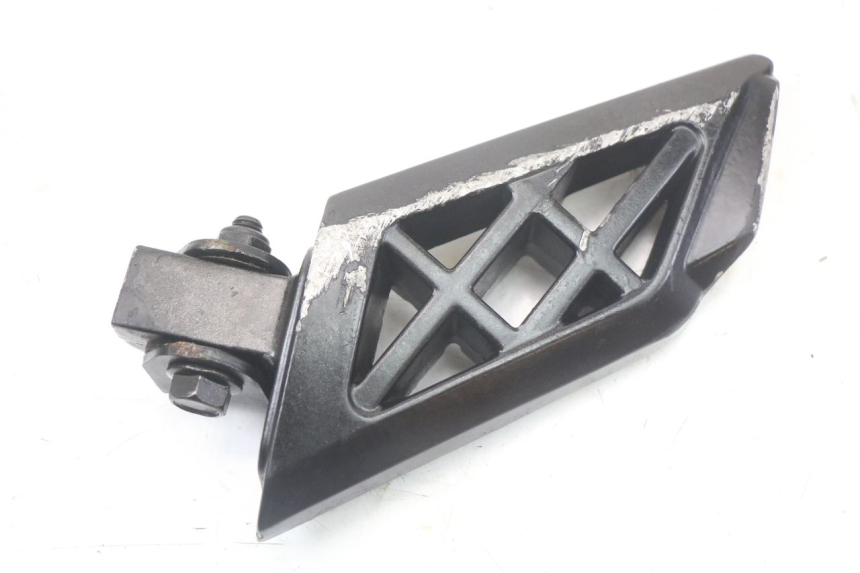 photo de PAR REPOSAPIES TRASERA PEUGEOT STREETZONE 4T 50 (2018 - 2023) - Detalles de los puntos de fijación