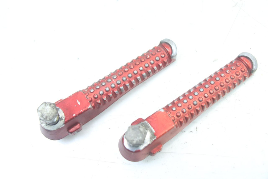 photo de PAR DE APOYAPIÉS TRASEROS PEUGEOT TKR TREKKER FURIOUS 50 (2005 - 2014) - Detalle de la pieza