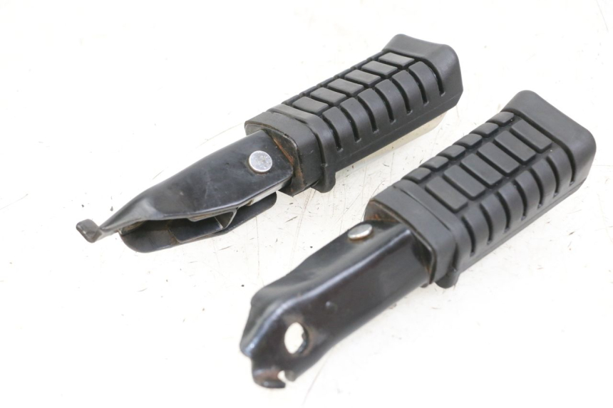 photo de PAR REPOSAPIES TRASERA REGAL RAPTOR RAXTER 2 125 (2007 - 2015) - Primer plano técnico