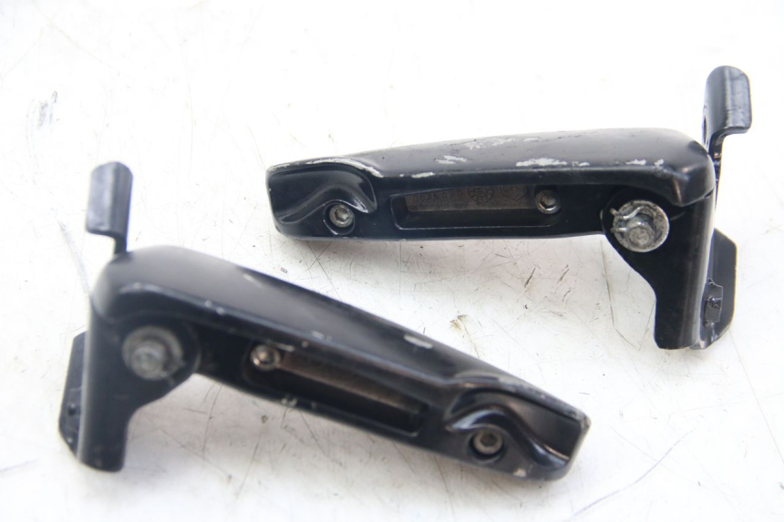 photo de PAR DE APOYAPIÉS TRASEROS GILERA RUNNER SP 50 (2009 - 2017) - Detalle de la pieza