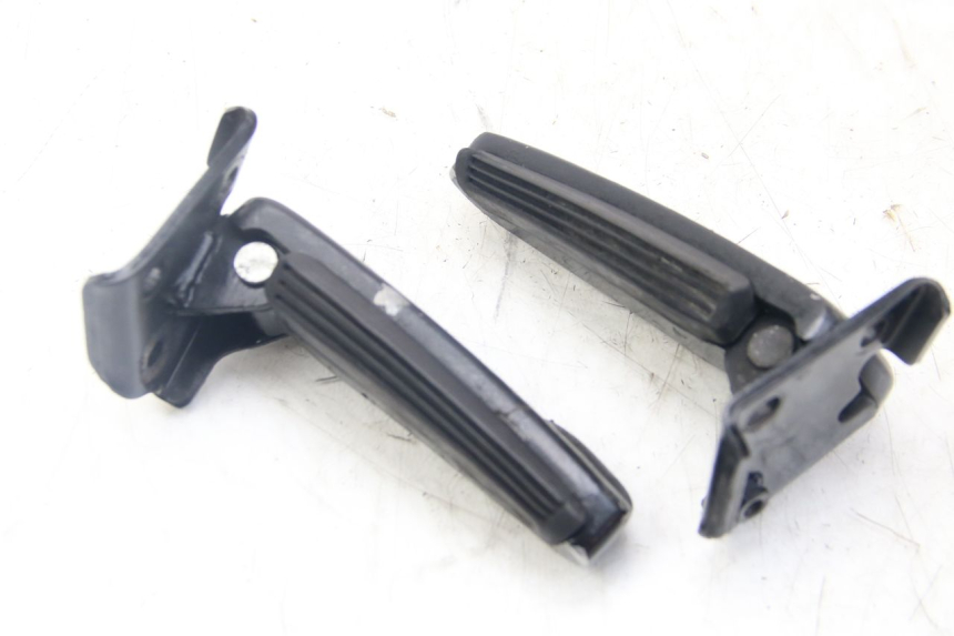 photo de PAR DE APOYAPIÉS TRASEROS GILERA RUNNER SP 50 (2009 - 2017) - Primer plano técnico