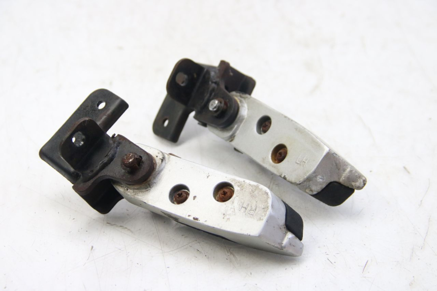 photo de PAR DE APOYAPIÉS TRASEROS DAELIM S3 125 (2010 - 2017) - Zoom estado de uso