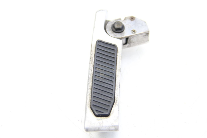 photo de PAR DE REPOSAPIÉS TRASEROS LVNENG S5 1 (2019 - 2023) - Zoom sobre los componentes