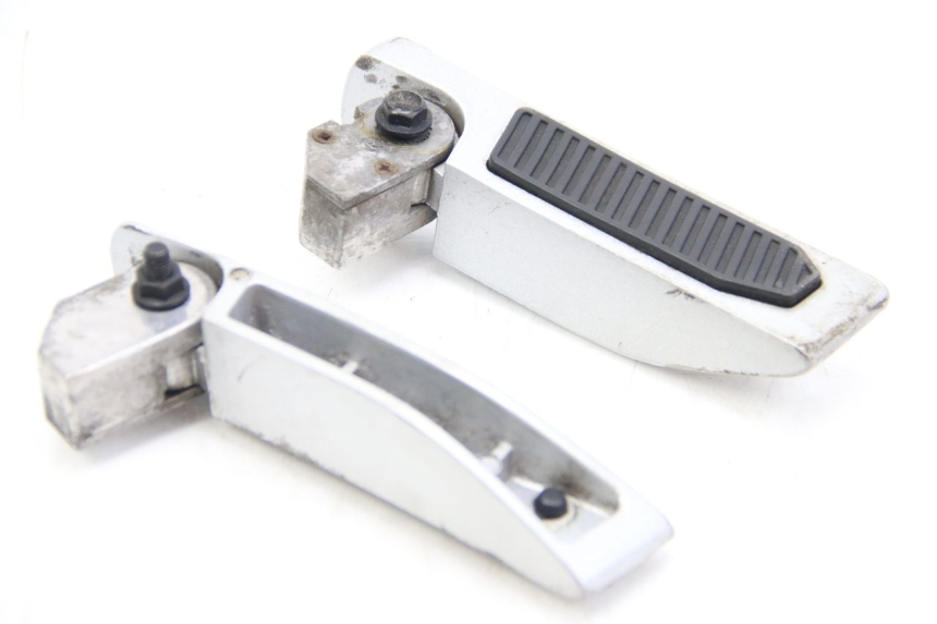 photo de PAR DE REPOSAPIÉS TRASEROS LVNENG S5 1 (2019 - 2023) - Otra perspectiva