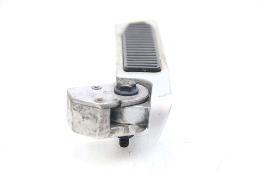 photo de PAR DE REPOSAPIÉS TRASEROS LVNENG S5 1 (2019 - 2023) - Primer plano técnico