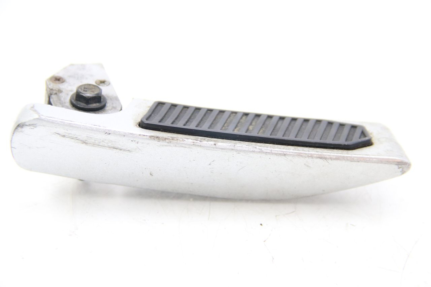 photo de PAR DE REPOSAPIÉS TRASEROS LVNENG S5 1 (2019 - 2023) - Detalles de los puntos de fijación