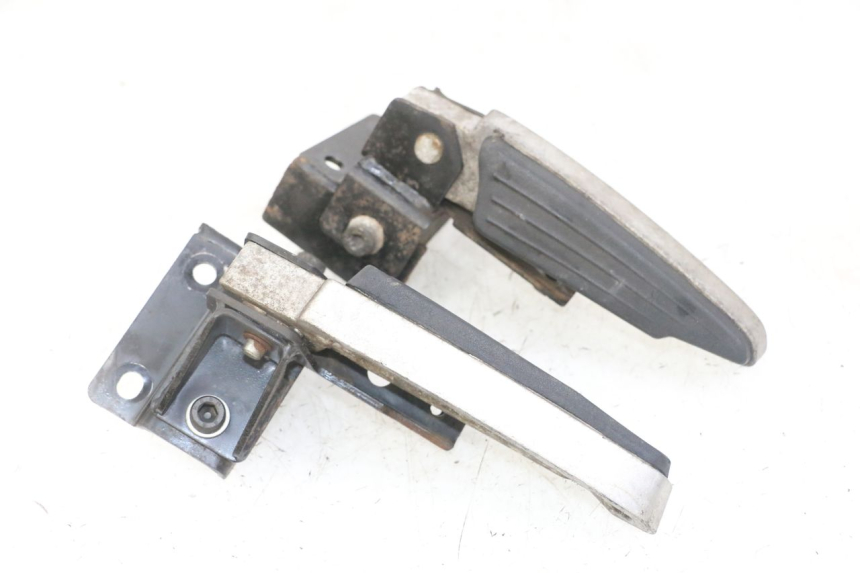 photo de PAR REPOSAPIES TRASERA PEUGEOT SATELIS 125 (2013 - 2018) - Primer plano técnico