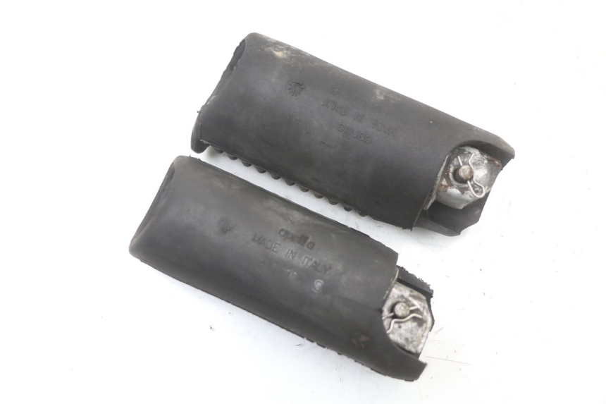 photo de PAR REPOSAPIES TRASERA APRILIA SCARABEO GT 125 (1999 - 2007) - Primer plano técnico