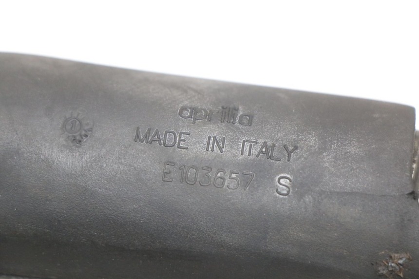 photo de PAR REPOSAPIES TRASERA APRILIA SCARABEO GT 125 (1999 - 2007) - Detalles de los puntos de fijación