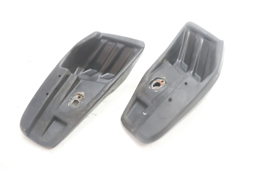 photo de PAR DE APOYAPIÉS TRASEROS HONDA SCV LEAD 100 (2003 - 2007) - Detalles de los puntos de fijación