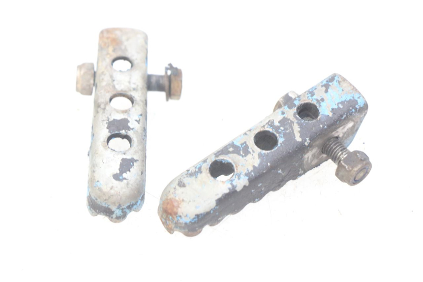 photo de PAR DE APOYAPIÉS TRASEROS DERBI SENDA 50 (2003 - 2005) - Zoom estado de uso