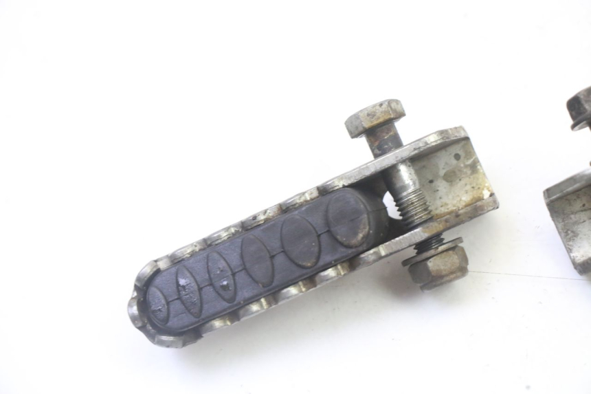 photo de PAR REPOSAPIES TRASERA DERBI SENDA SM DRD 50 (2008 - 2013) - Detalle de la pieza