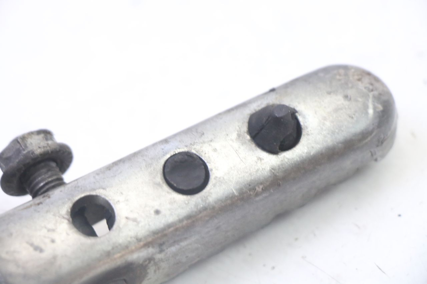 photo de PAR REPOSAPIES TRASERA DERBI SENDA SM DRD 50 (2008 - 2013) - Detalles de los puntos de fijación