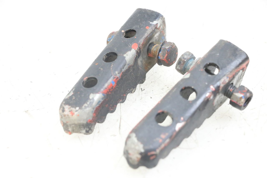 photo de PAR DE REPOSAPIÉS TRASEROS DERBI SENDA SM X-TREME 50 (2006 - 2010) - Zoom estado de uso