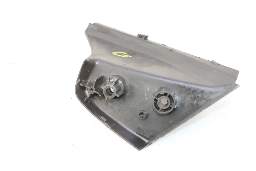 photo de PAR REPOSAPIES TRASERA YAMAHA SLIDER 50 (1999 - 2004) - Primer plano técnico