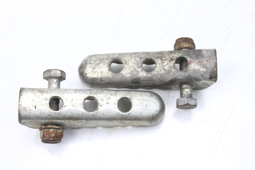 photo de PAR DE REPOSAPIÉS TRASEROS GILERA SMT SUPERMOTARD 50 (2009 - 2017) - Detalle de la pieza