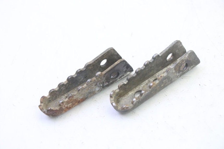 photo de PAR DE REPOSAPIÉS TRASEROS GILERA SMT SUPERMOTARD 50 (2009 - 2017) - Zoom estado de uso