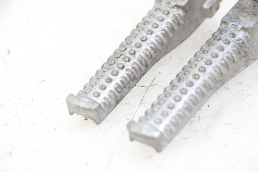 photo de PAR REPOSAPIES TRASERA PEUGEOT SPEEDFIGHT 2 LC 50 (2000 - 2009) - Zoom estado de uso