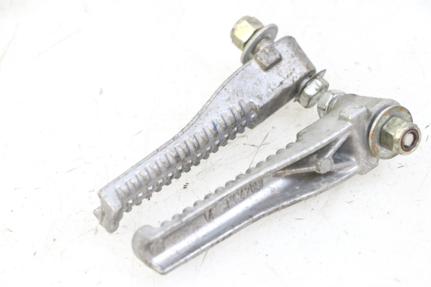 photo de PAR REPOSAPIES TRASERA PEUGEOT SPEEDFIGHT 2 LC 50 (2000 - 2009) - Primer plano técnico