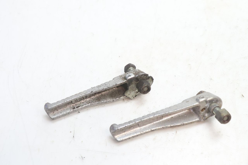 photo de PAR DE REPOSAPIÉS TRASEROS PEUGEOT SPEEDFIGHT LC 50 (1996 - 2002) - Primer plano técnico